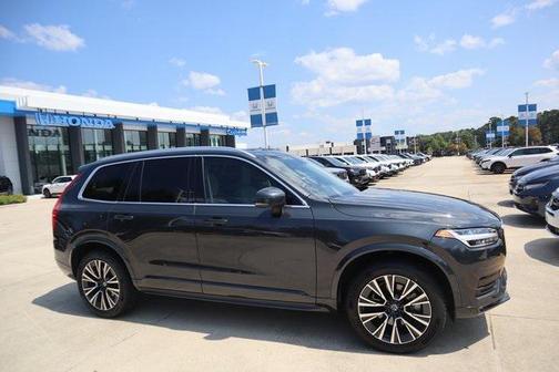 2022 Volvo XC90 T6 Momentum