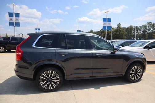 2022 Volvo XC90 T6 Momentum