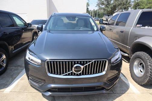 2022 Volvo XC90 T6 Momentum