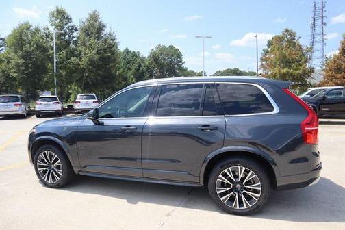 2022 Volvo XC90 T6 Momentum