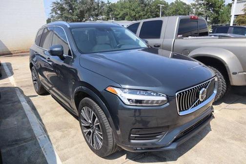 2022 Volvo XC90 T6 Momentum
