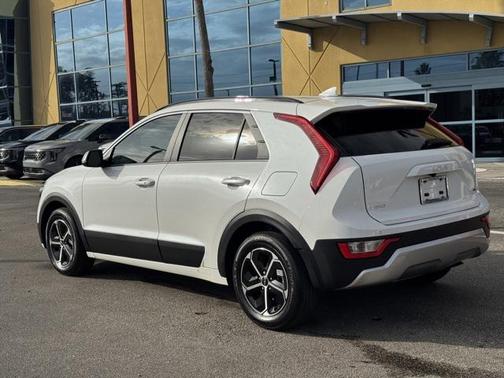 2024 Kia Niro EX