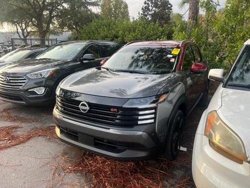 2025 Nissan Kicks SR