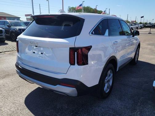 2025 Kia Sorento LX