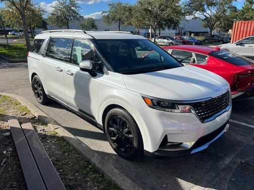 2023 Kia Carnival SX