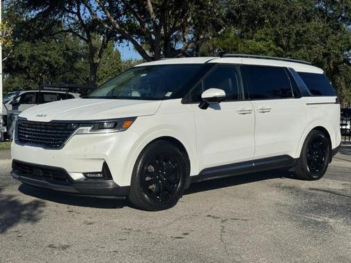 2023 Kia Carnival SX