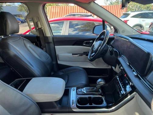 2023 Kia Carnival SX