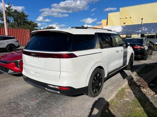 2023 Kia Carnival SX