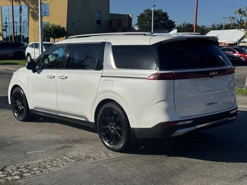 2023 Kia Carnival SX