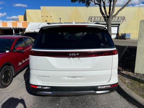 2023 Kia Carnival SX