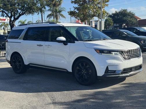 2023 Kia Carnival SX