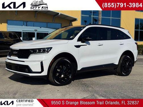 White 2023 Kia Sorento SX
