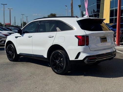 White 2023 Kia Sorento SX