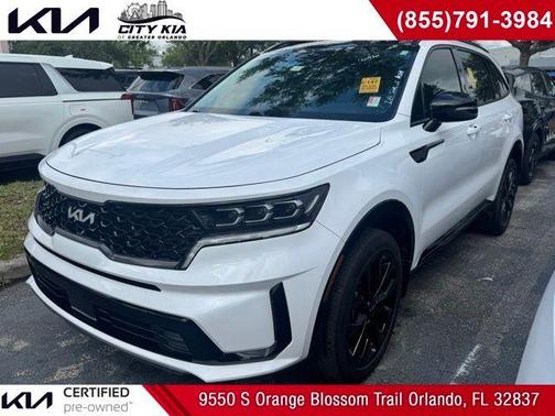 White 2023 Kia Sorento SX