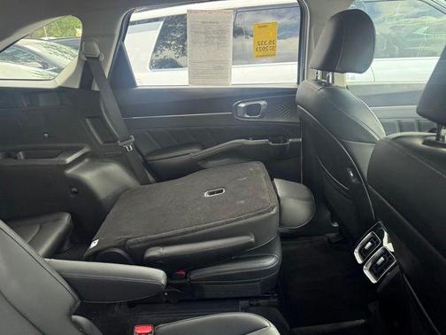 White 2023 Kia Sorento SX