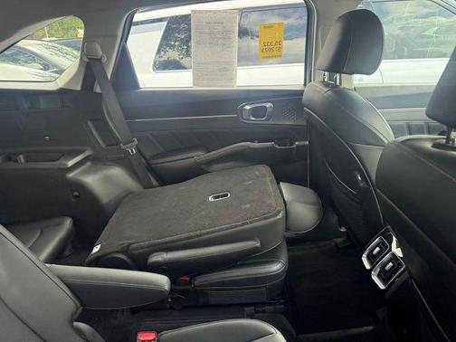White 2023 Kia Sorento SX