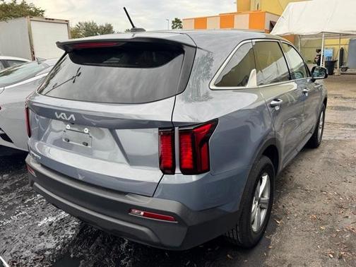 2023 Kia Sorento LX