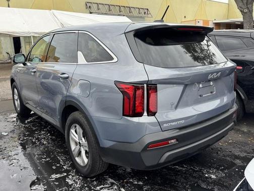 2023 Kia Sorento LX