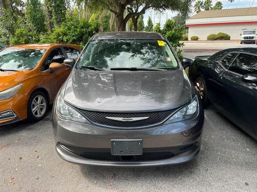 2021 Chrysler Voyager L