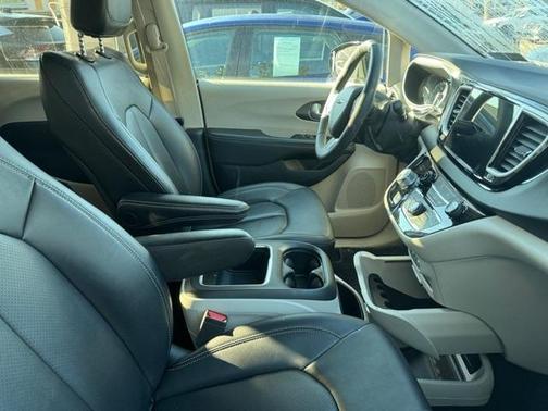 2024 Chrysler Pacifica Touring-L