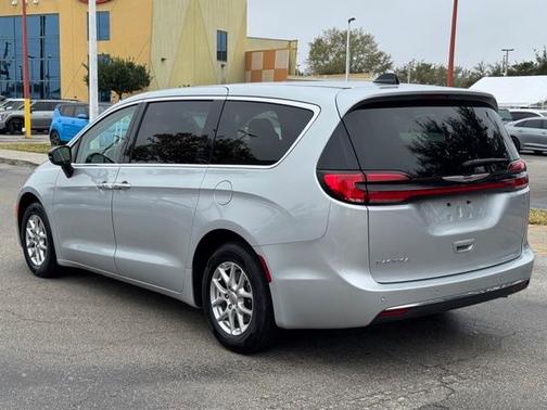 2024 Chrysler Pacifica Touring-L
