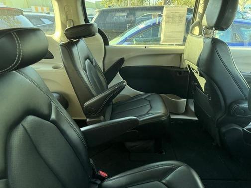 2024 Chrysler Pacifica Touring-L