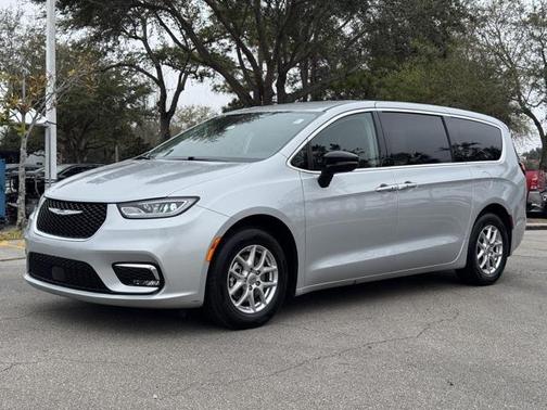 2024 Chrysler Pacifica Touring-L