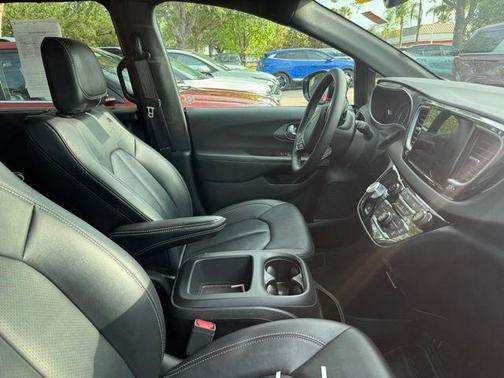 White 2025 Chrysler Pacifica Select