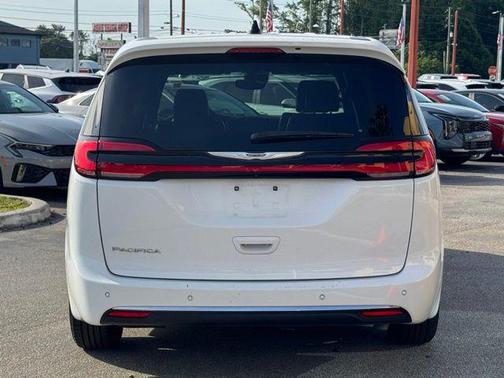 White 2025 Chrysler Pacifica Select