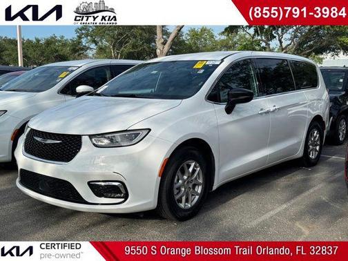 White 2025 Chrysler Pacifica Select
