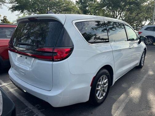 White 2025 Chrysler Pacifica Select