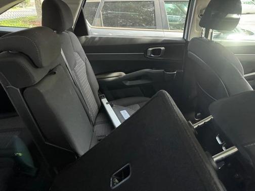 2022 Kia Sorento LX