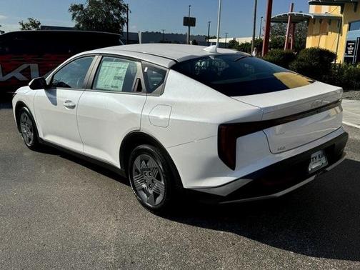 2025 Kia K4 LX