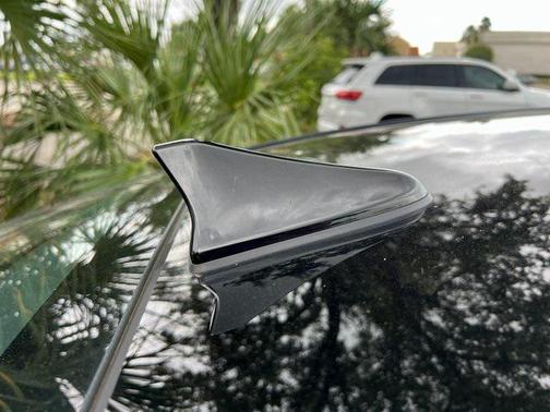 2019 Kia Cadenza SX Limited