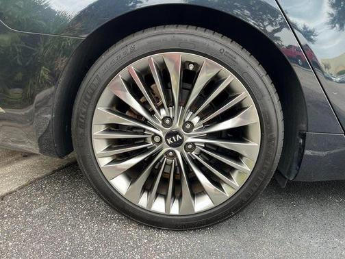 2019 Kia Cadenza SX Limited