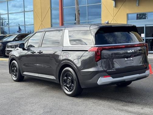 2025 Kia Carnival LX