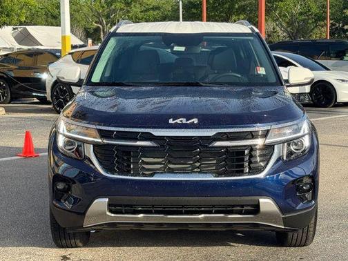 Dark Ocean Blue / White Roof 2024 Kia Seltos S