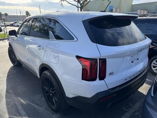 2022 Kia Sorento LX