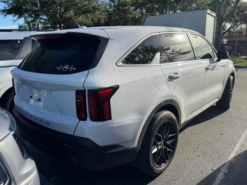 2022 Kia Sorento LX