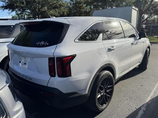2022 Kia Sorento LX