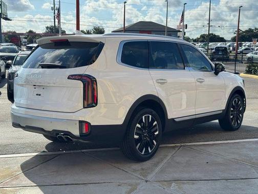 White 2024 Kia Telluride SX