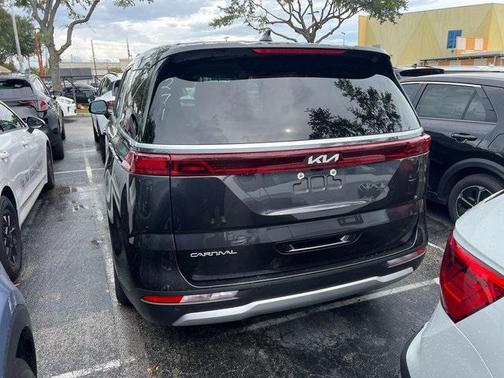 2024 Kia Carnival LX