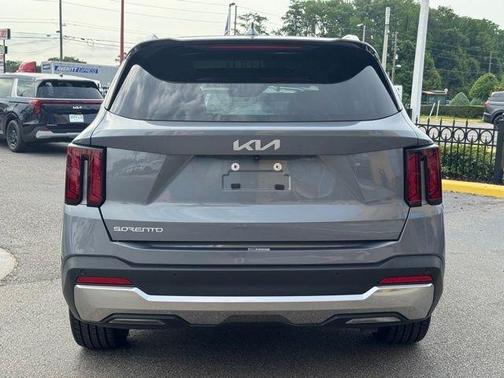 Silver 2024 Kia Sorento EX