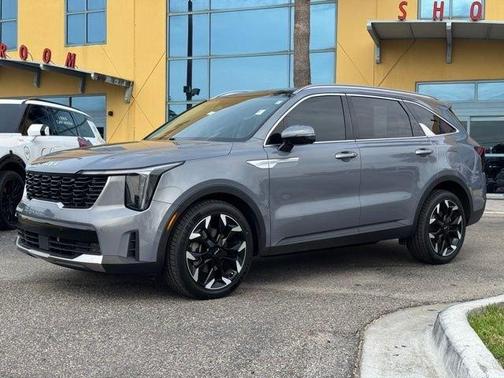 Silver 2024 Kia Sorento EX