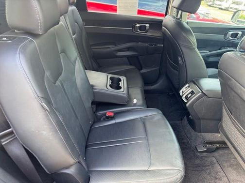 Black 2024 Kia Sorento S