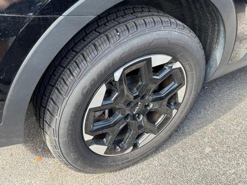 Black 2024 Kia Sorento S