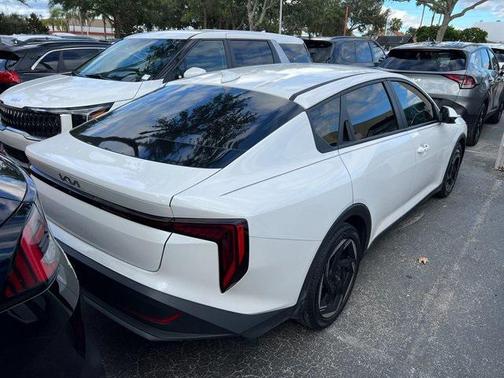 2025 Kia K4 EX