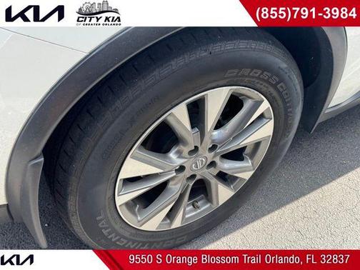 White 2018 Nissan Murano SL