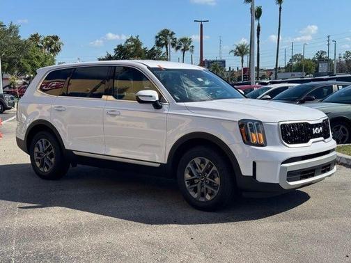 White 2024 Kia Telluride LX