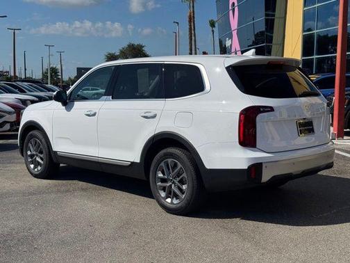 White 2024 Kia Telluride LX